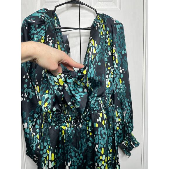 NEW Torrid Satin Surplice Tie Cut Out Back Blouse Multi  1 1X 14-16 - Picture 6 of 9